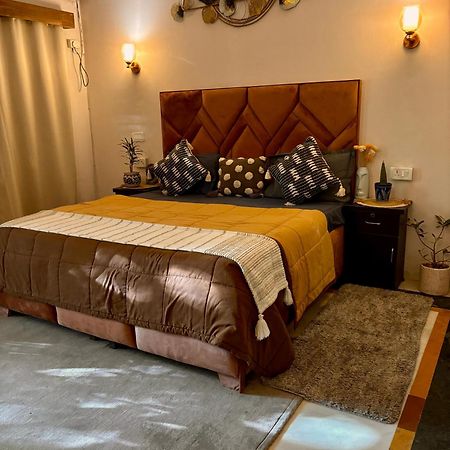 Atharva'S Homestay By Goaround Homes - Nehru Enclave Metro, South Delhi New Delhi Luaran gambar