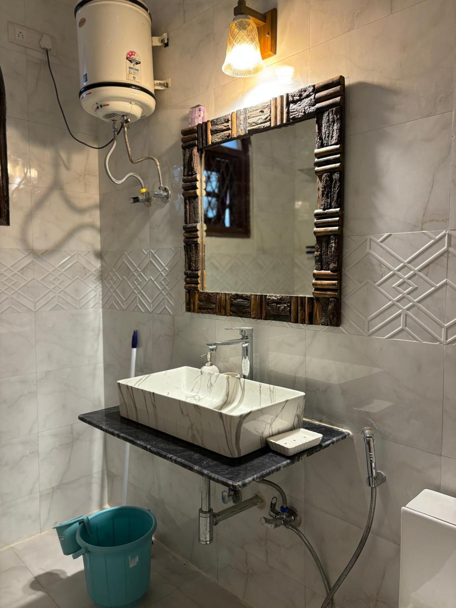 Atharva'S Homestay By Goaround Homes - Nehru Enclave Metro, South Delhi New Delhi Luaran gambar