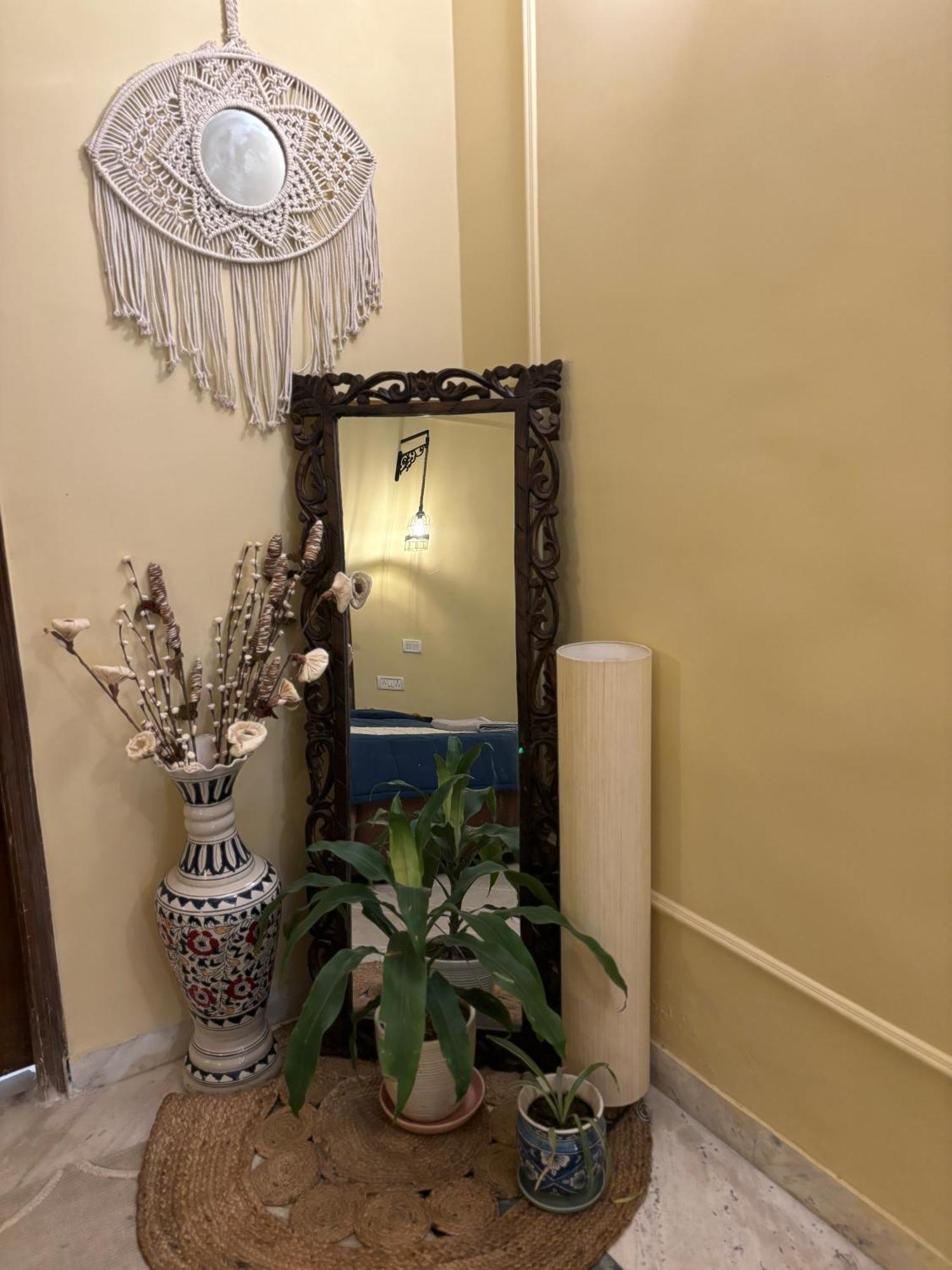 Atharva'S Homestay By Goaround Homes - Nehru Enclave Metro, South Delhi New Delhi Luaran gambar
