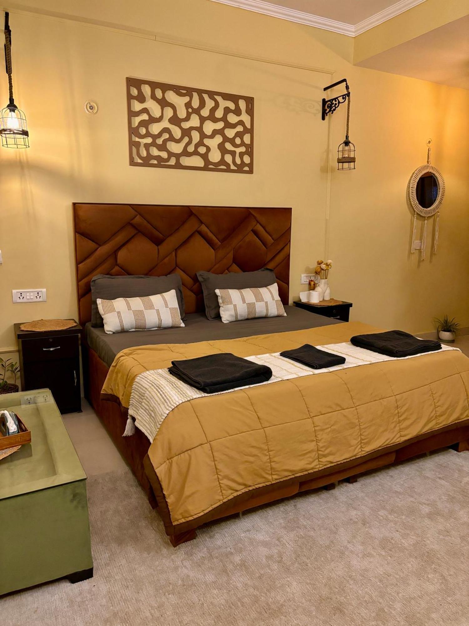 Atharva'S Homestay By Goaround Homes - Nehru Enclave Metro, South Delhi New Delhi Luaran gambar