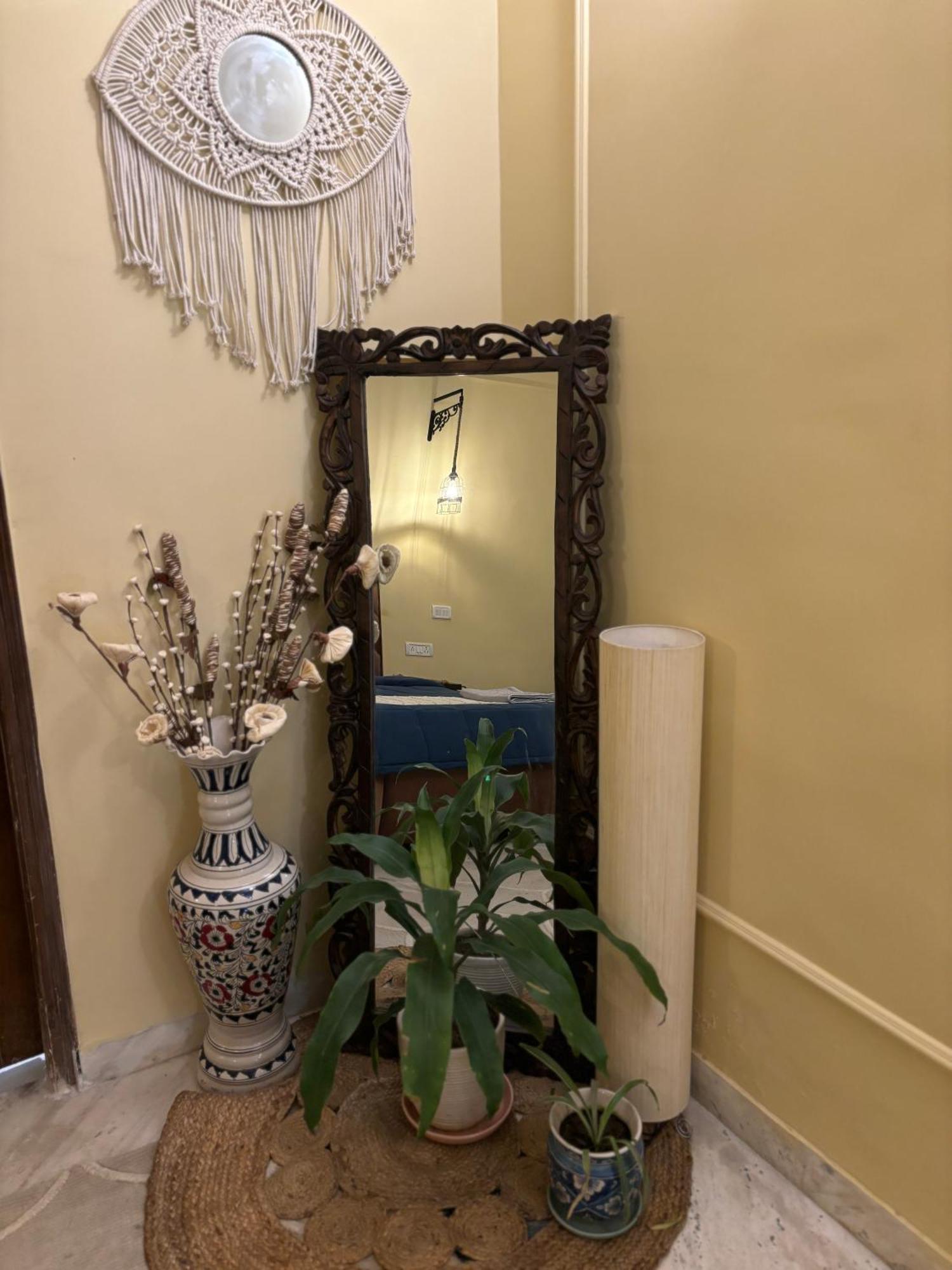 Atharva'S Homestay By Goaround Homes - Nehru Enclave Metro, South Delhi New Delhi Luaran gambar