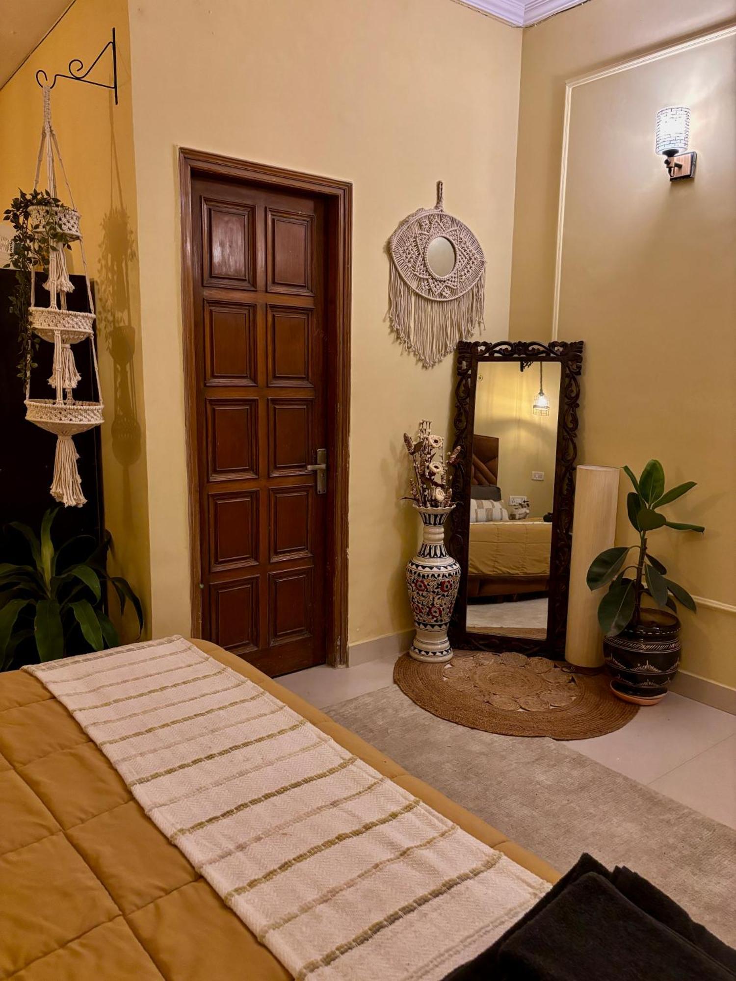 Atharva'S Homestay By Goaround Homes - Nehru Enclave Metro, South Delhi New Delhi Luaran gambar