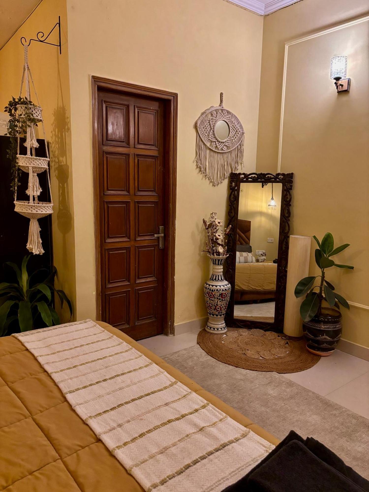 Atharva'S Homestay By Goaround Homes - Nehru Enclave Metro, South Delhi New Delhi Luaran gambar