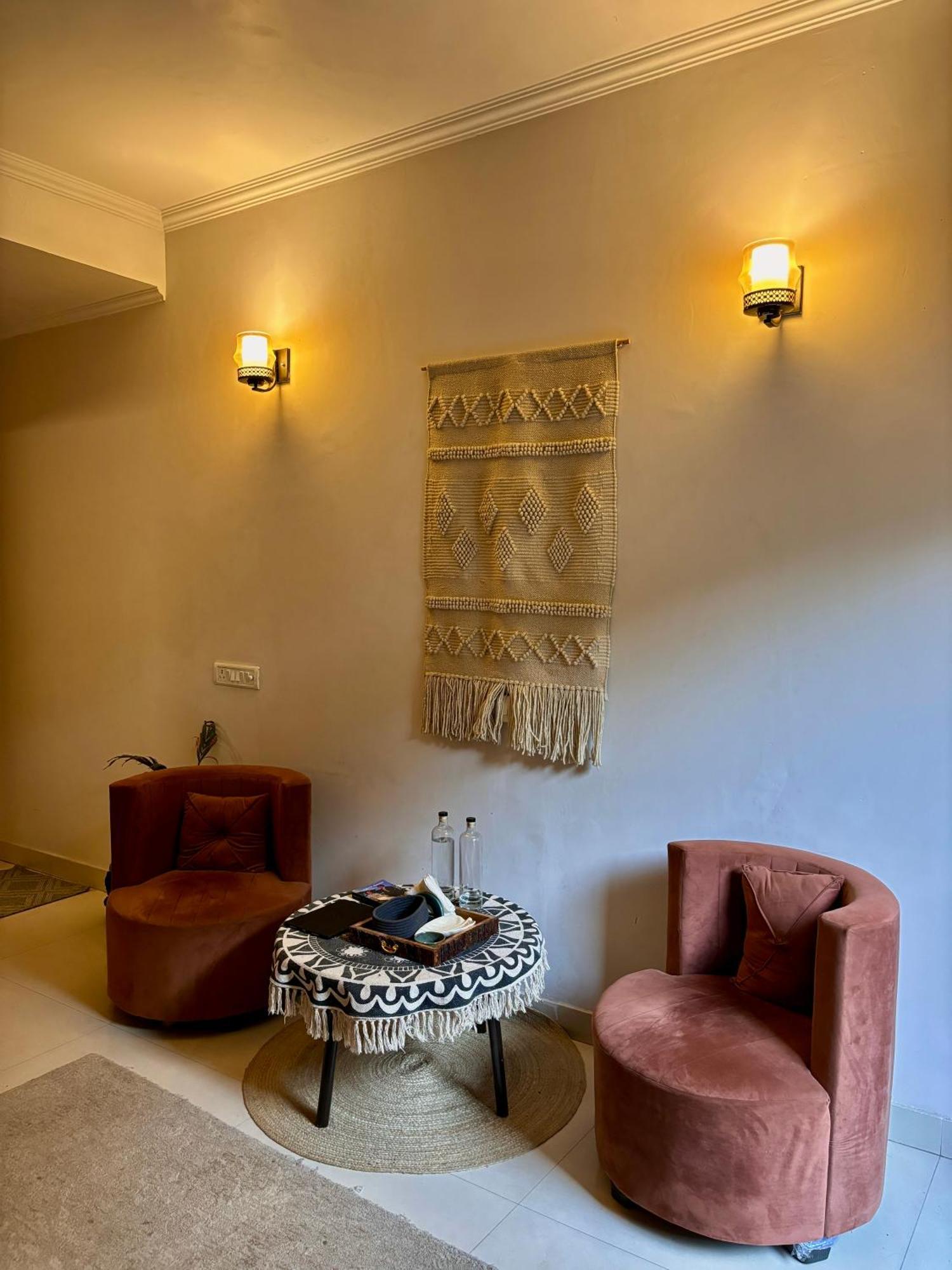 Atharva'S Homestay By Goaround Homes - Nehru Enclave Metro, South Delhi New Delhi Luaran gambar