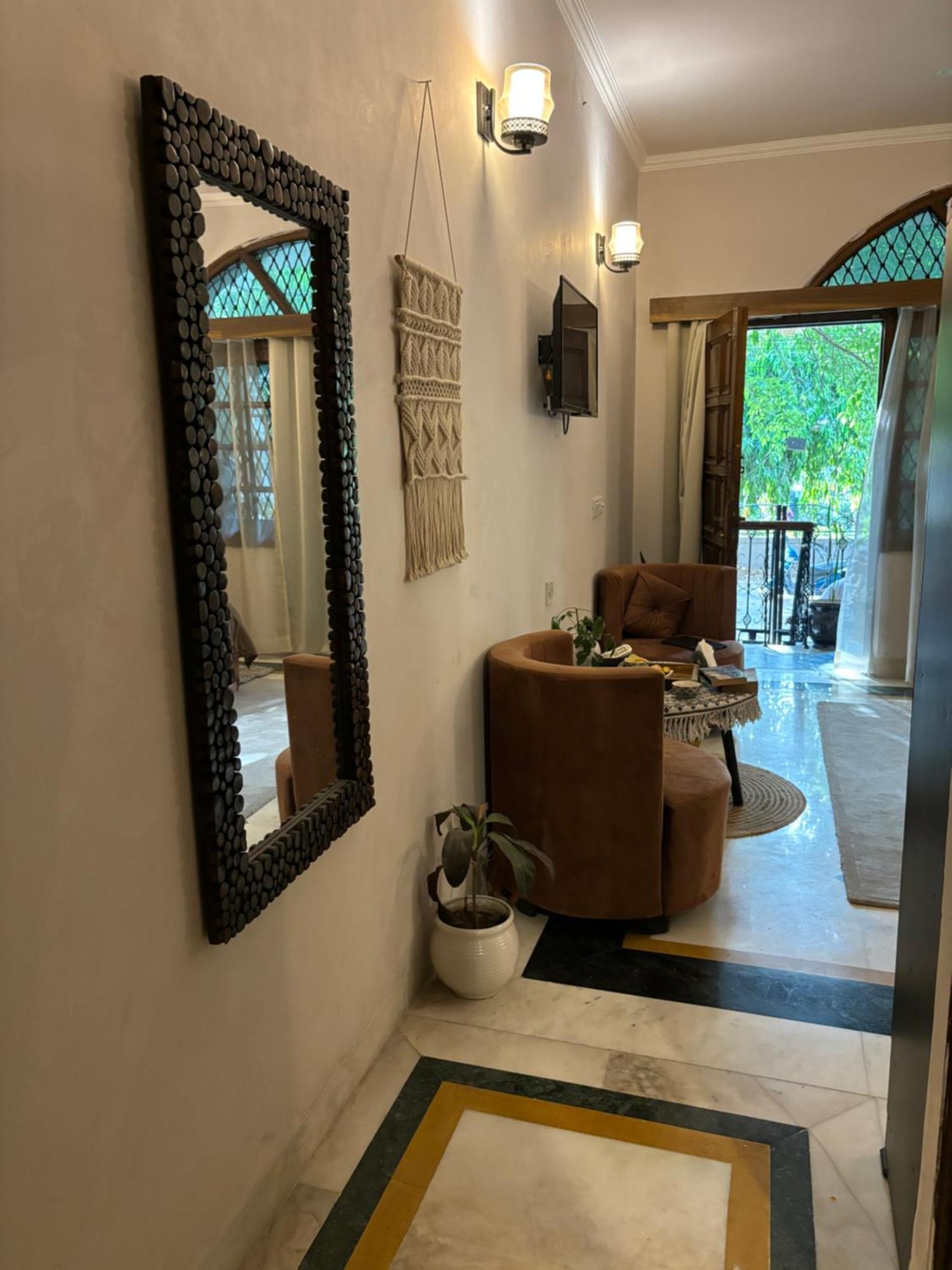 Atharva'S Homestay By Goaround Homes - Nehru Enclave Metro, South Delhi New Delhi Luaran gambar