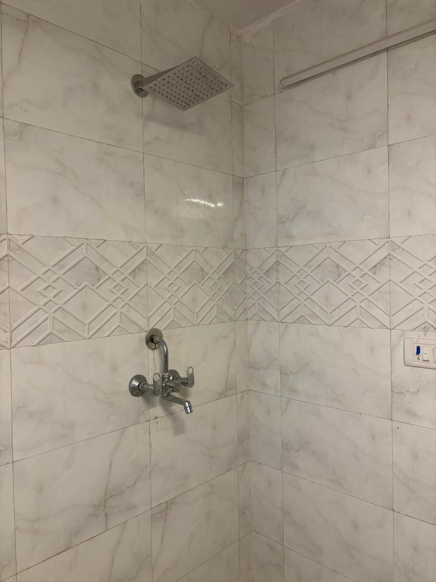 Atharva'S Homestay By Goaround Homes - Nehru Enclave Metro, South Delhi New Delhi Luaran gambar