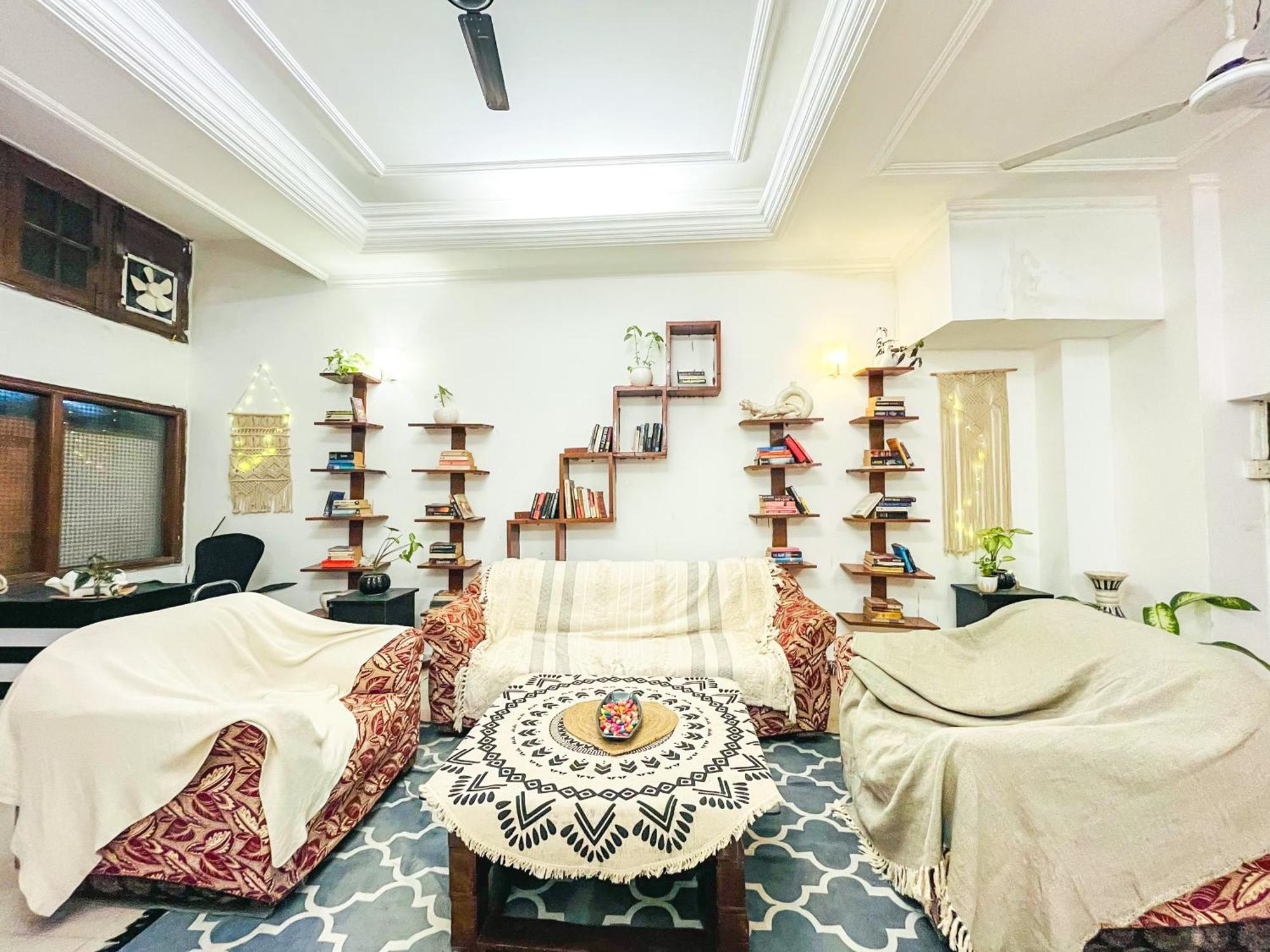 Atharva'S Homestay By Goaround Homes - Nehru Enclave Metro, South Delhi New Delhi Luaran gambar