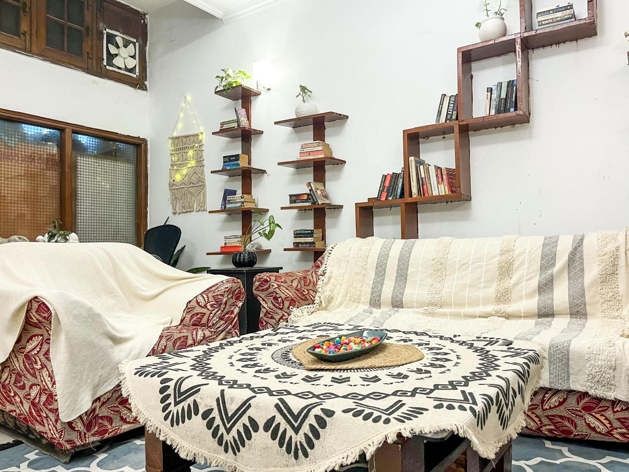 Atharva'S Homestay By Goaround Homes - Nehru Enclave Metro, South Delhi New Delhi Luaran gambar
