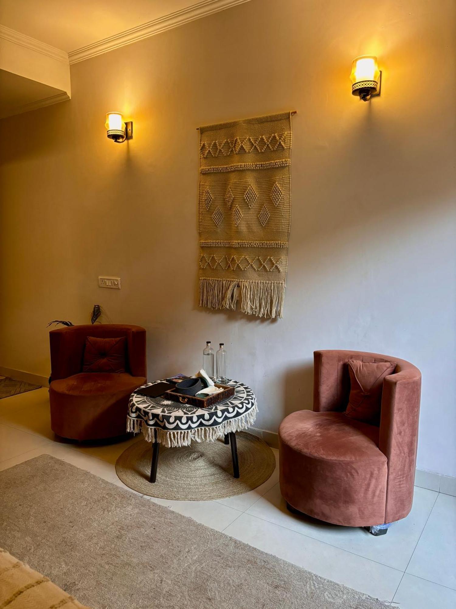 Atharva'S Homestay By Goaround Homes - Nehru Enclave Metro, South Delhi New Delhi Luaran gambar