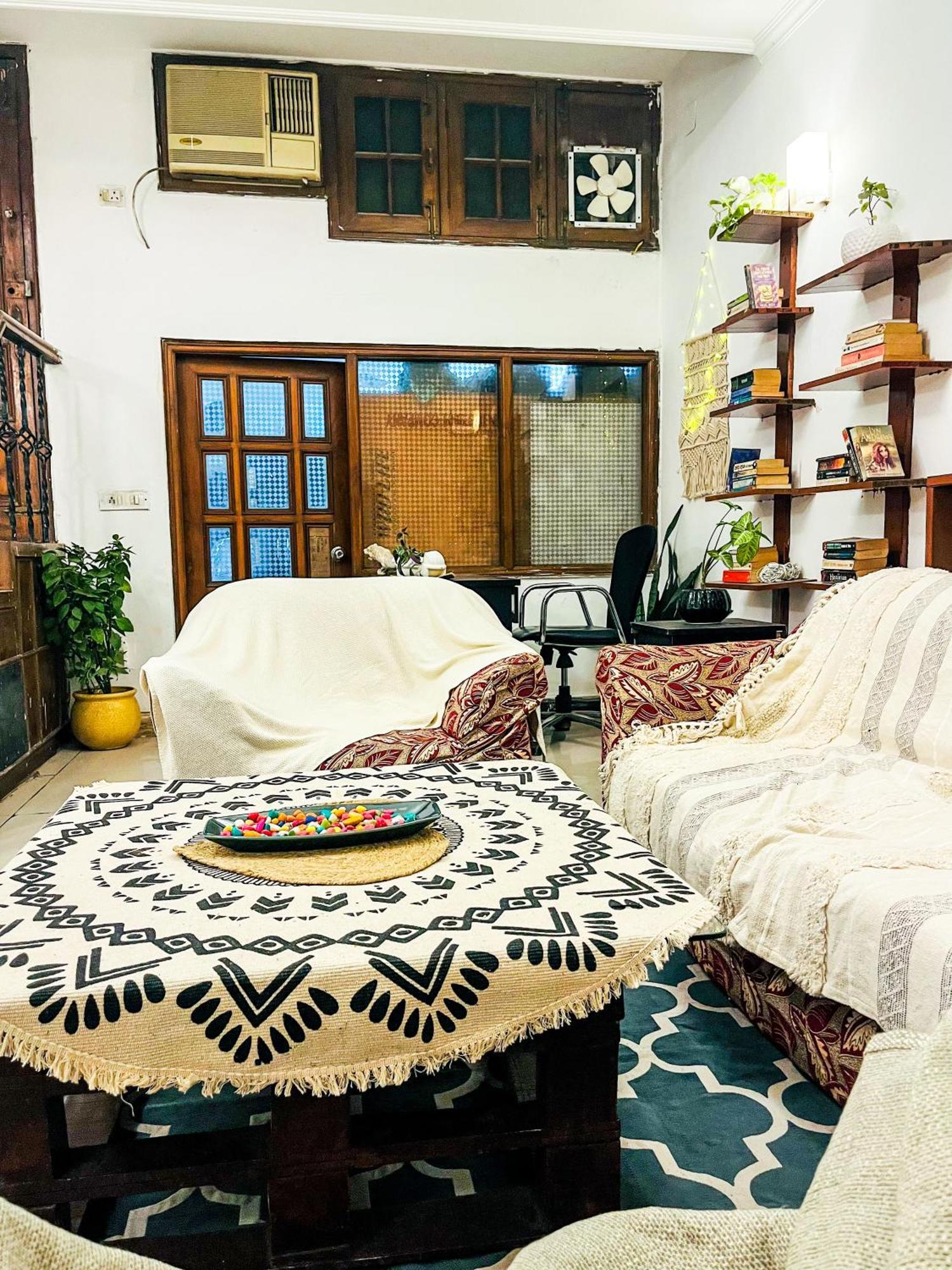 Atharva'S Homestay By Goaround Homes - Nehru Enclave Metro, South Delhi New Delhi Luaran gambar